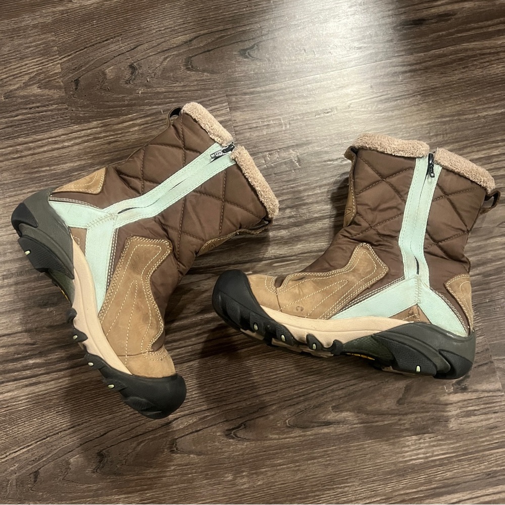 Keen Betty women size 7 boots brown blue insulated lined waterproof zip up shoes